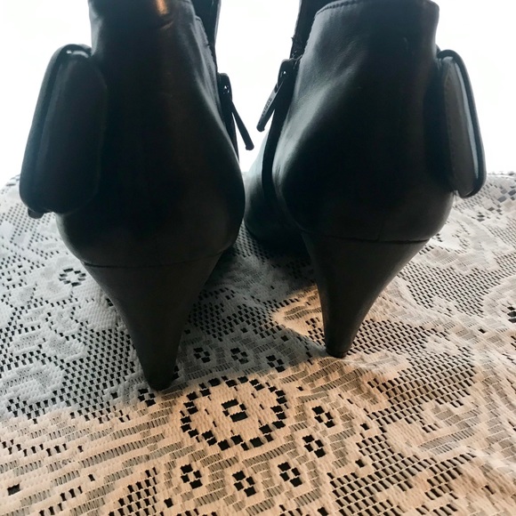 Fresh Fall Black ankle booties with buckle on side - Picture 3 of 4